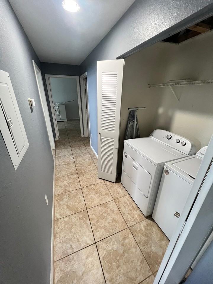 9262 Lake Chase Island Way #9262 - Photo 5 of 20