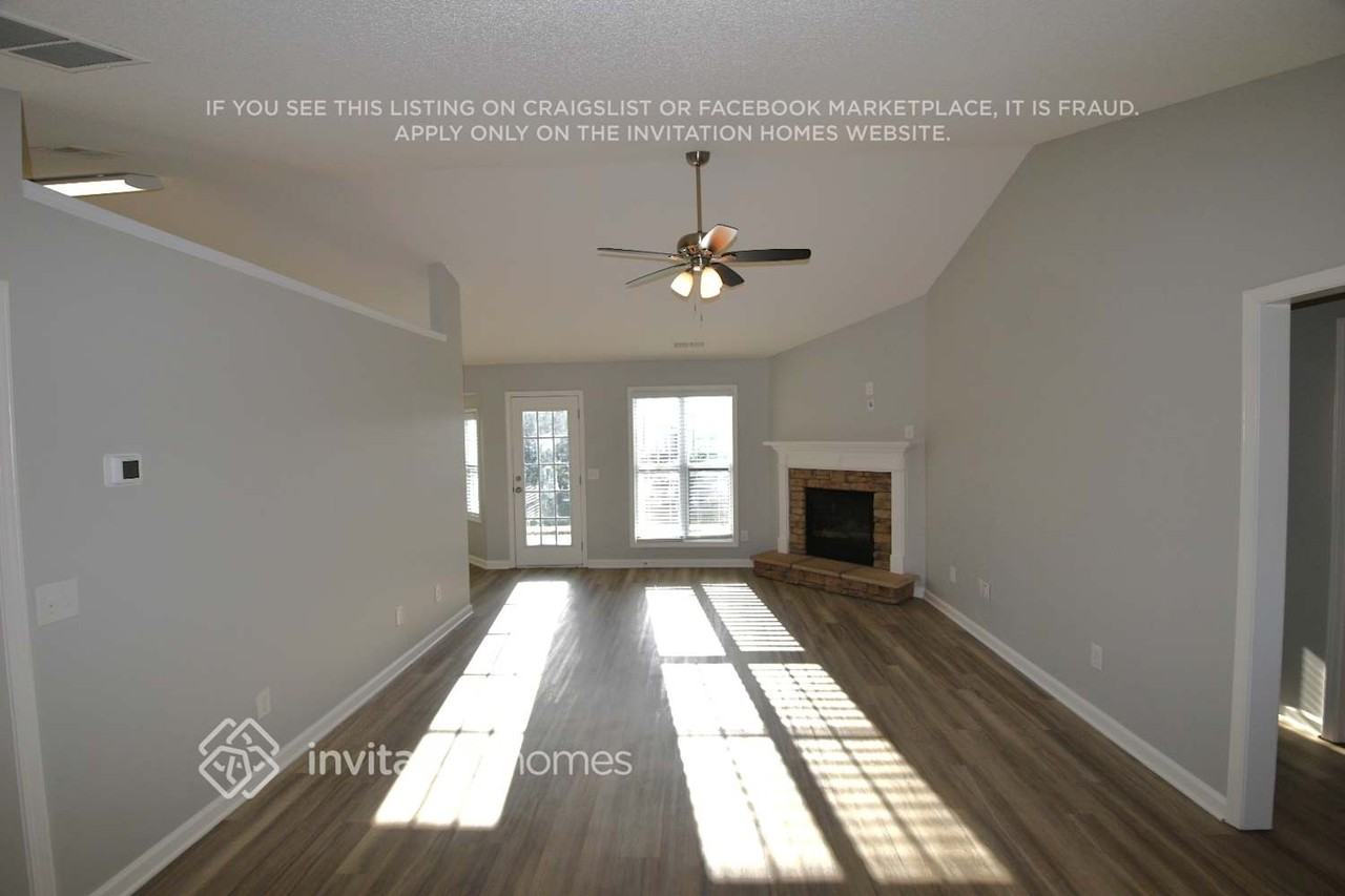 841 Franklin Mill Trce - Photo 4 of 15