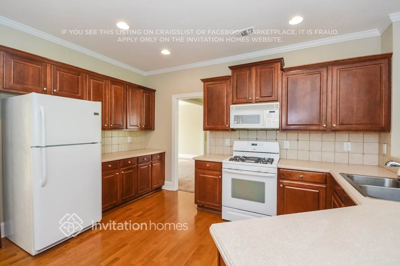 734 Laurel West Ct - Photo 6 of 24