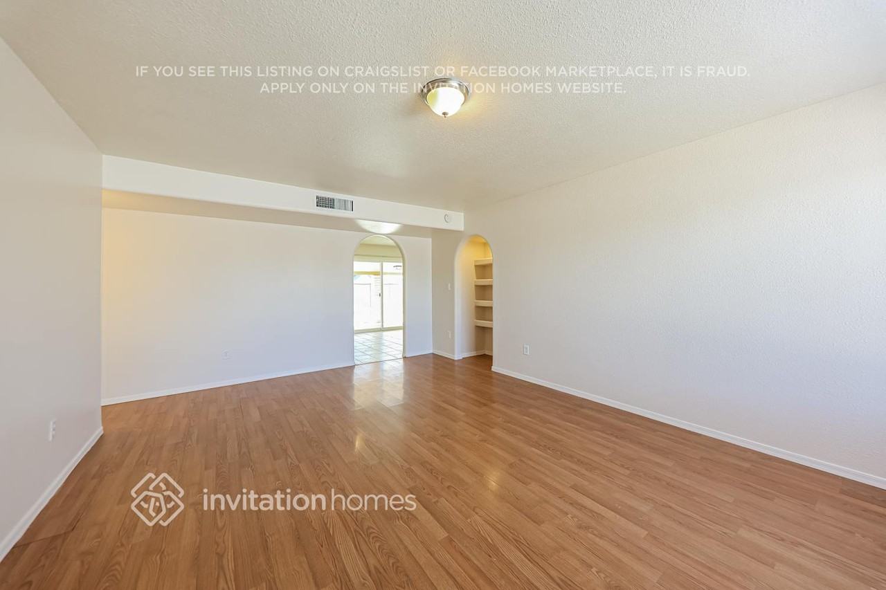 7121 W North Ln - Photo 3 of 17
