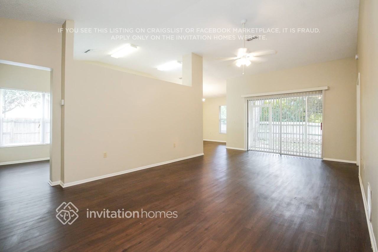 515 49th St E - Photo 3 of 19