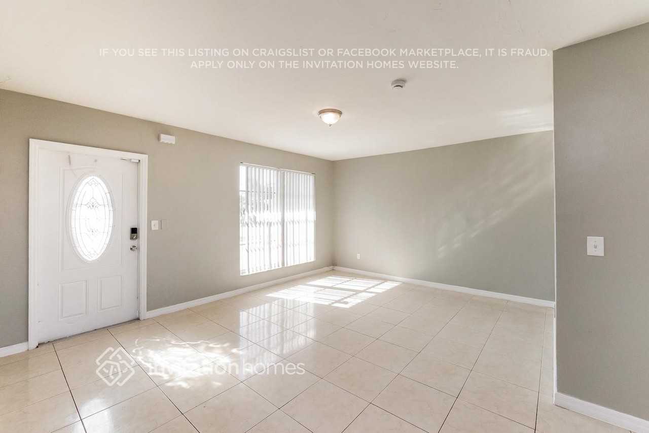 3101 Sw 37th Ter - Photo 3 of 17