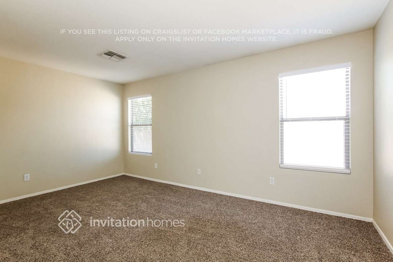 11542 W Flores Dr - Photo 3 of 12