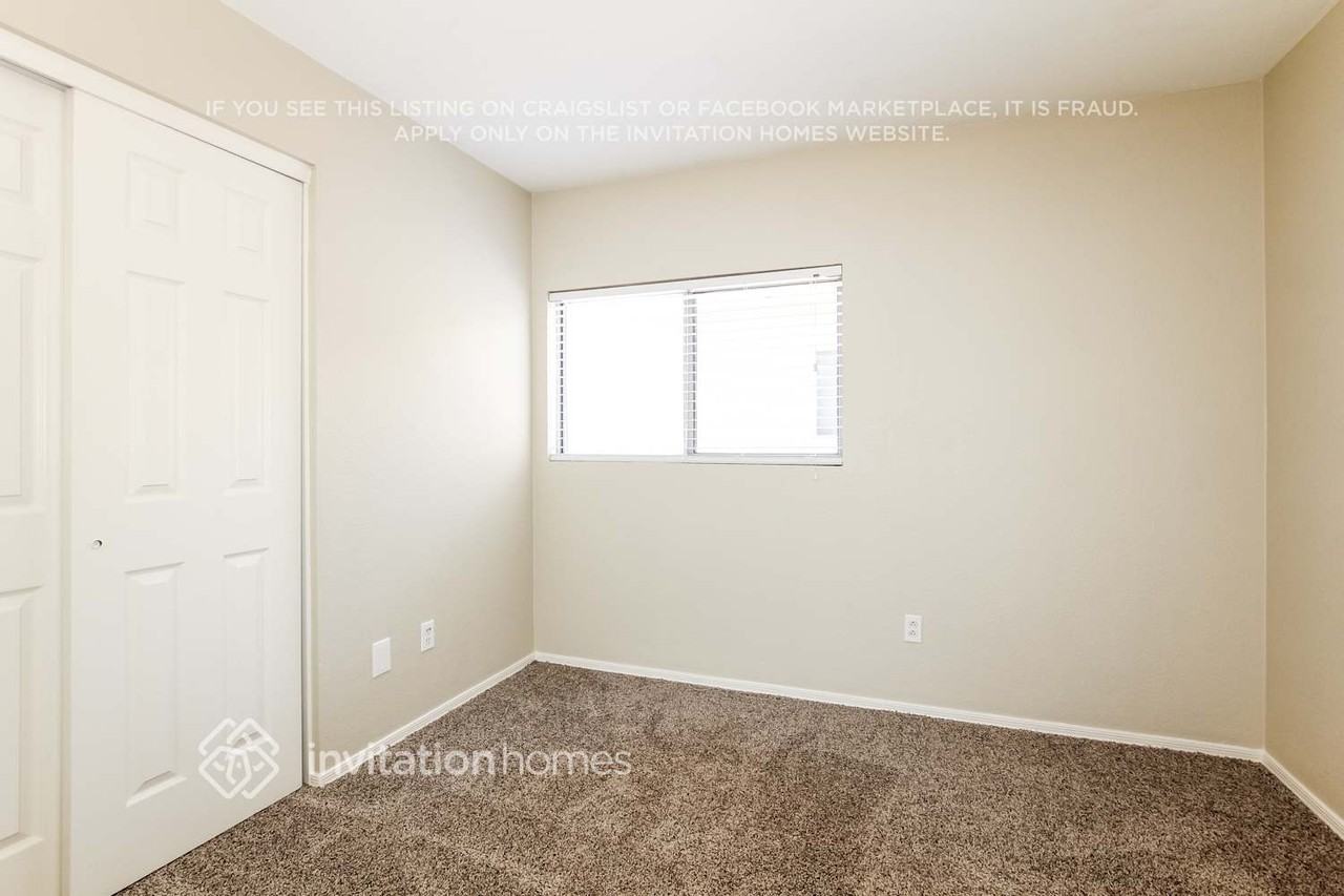 11542 W Flores Dr - Photo 5 of 12