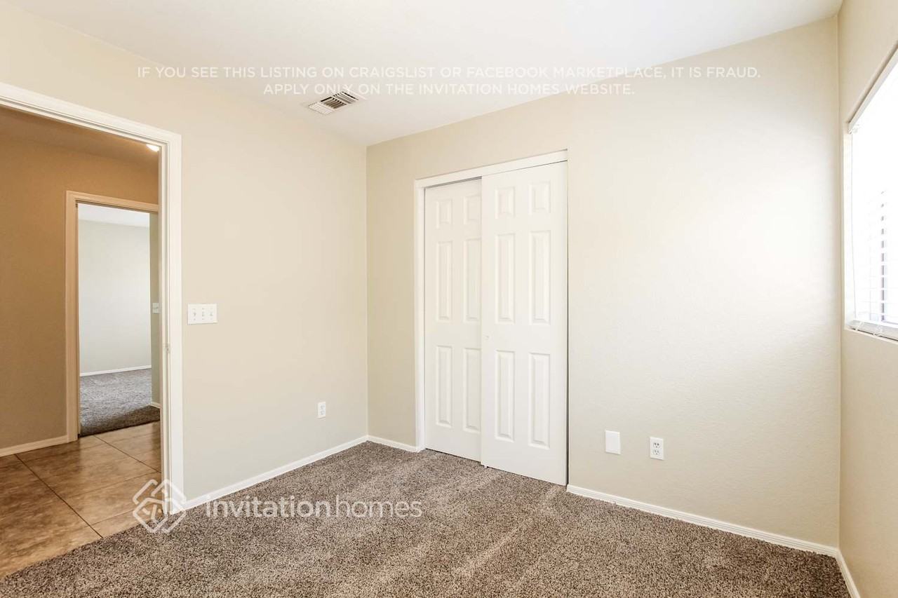 11542 W Flores Dr - Photo 6 of 12