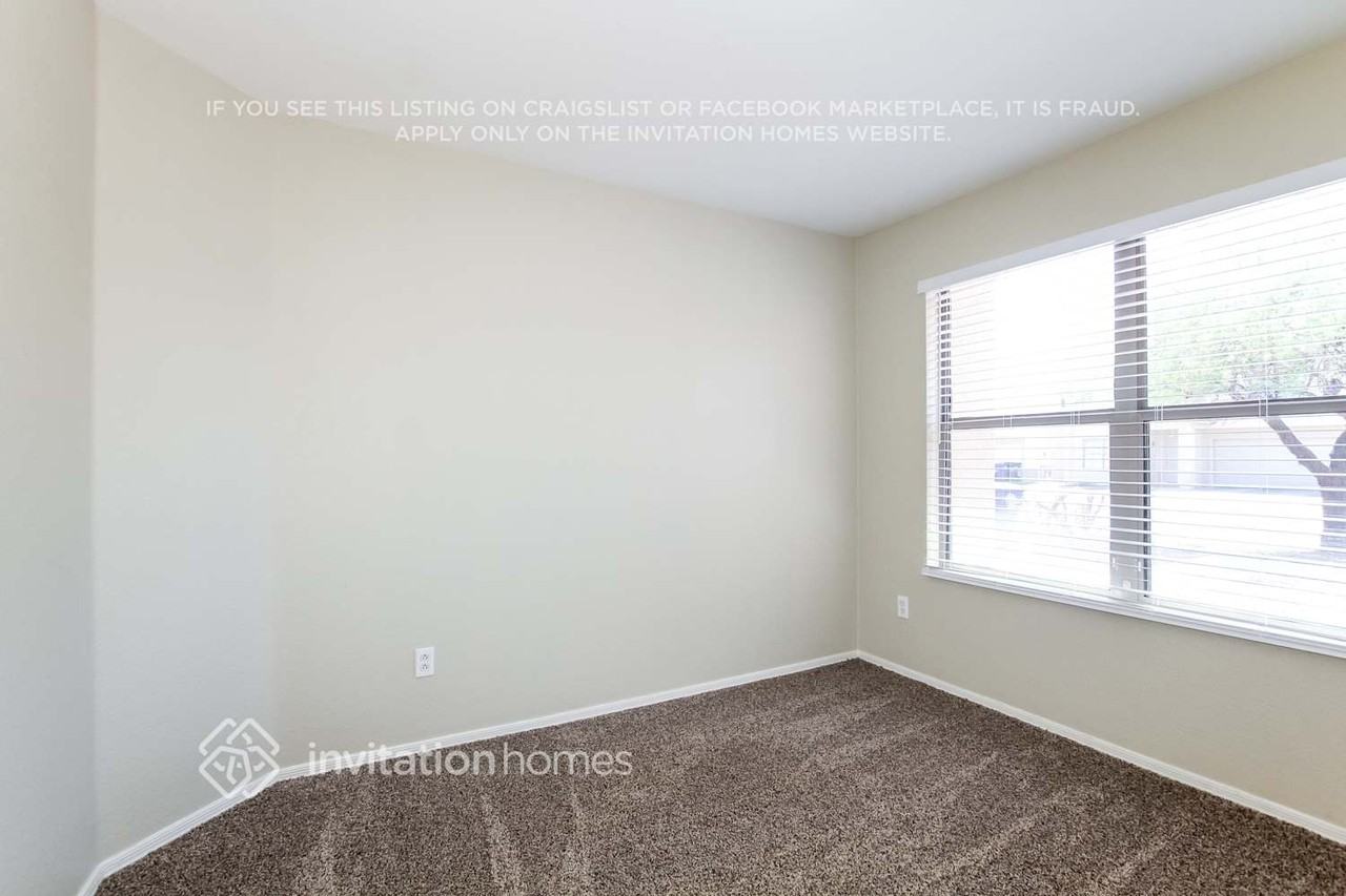 11542 W Flores Dr - Photo 7 of 12