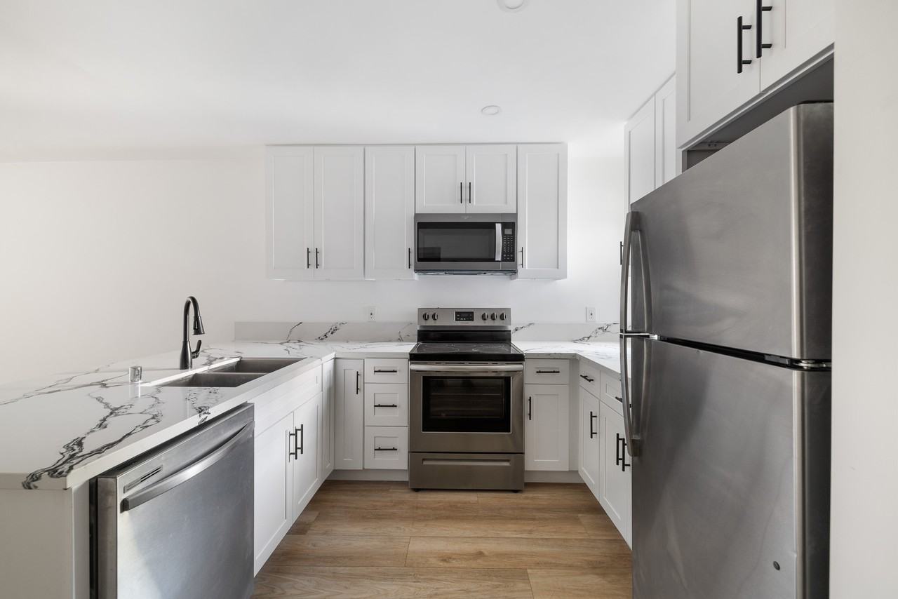 17000 Burbank Blvd #204 - Photo 3 of 18