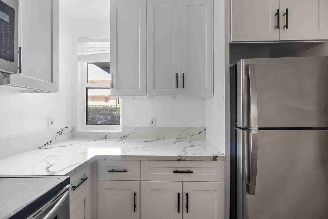 17000 Burbank Blvd #204 - Photo 4 of 18