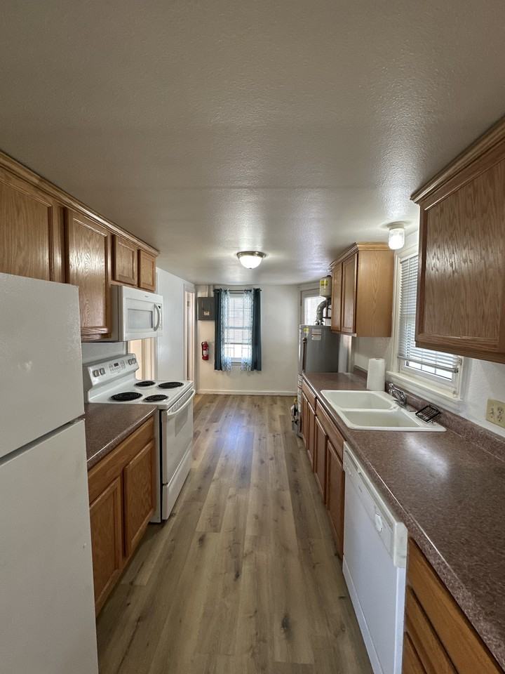 620 E 19th St #4-616 - Photo 7 of 9