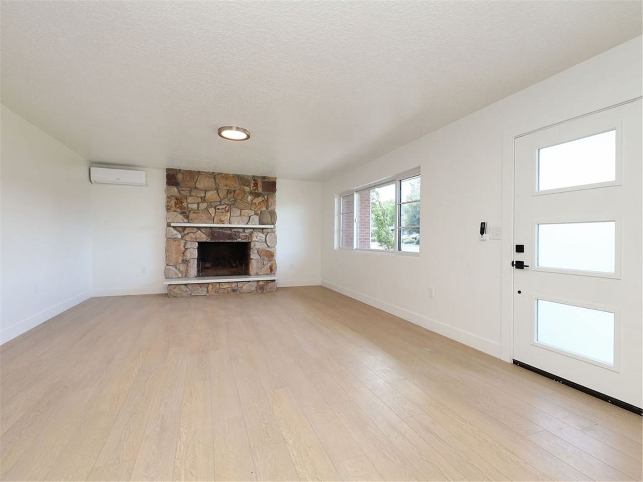 161 E St #2 - Photo 3 of 16