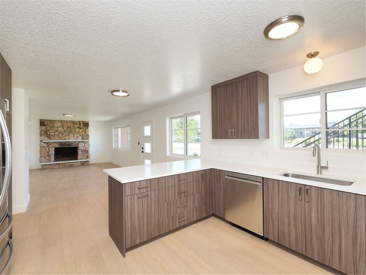 161 E St #2 - Photo 4 of 16