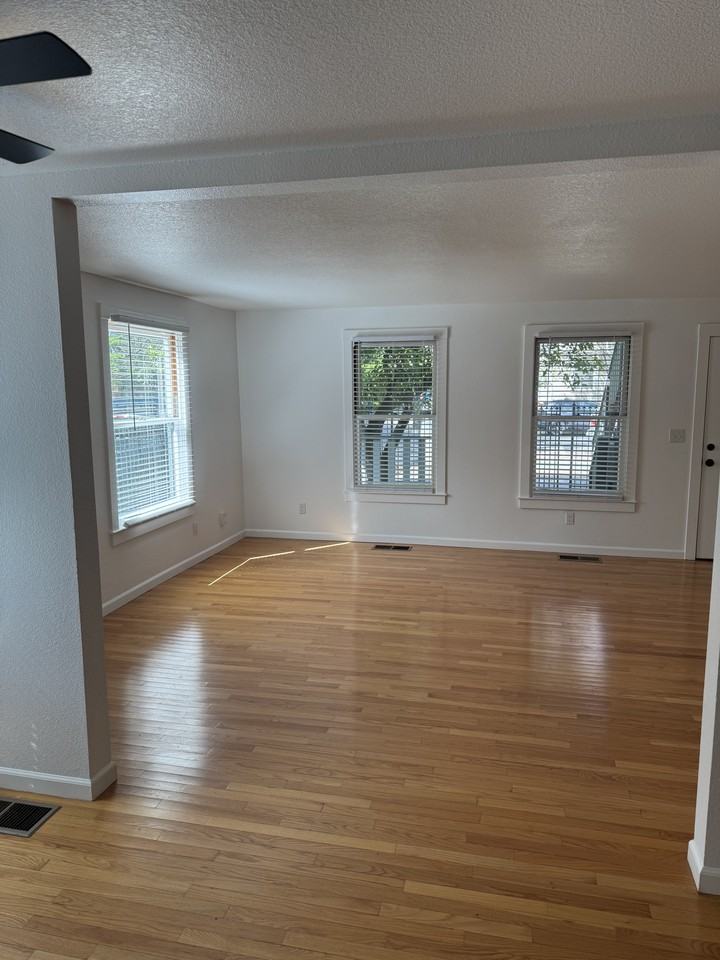 1915 10th St #1 - Photo 6 of 12