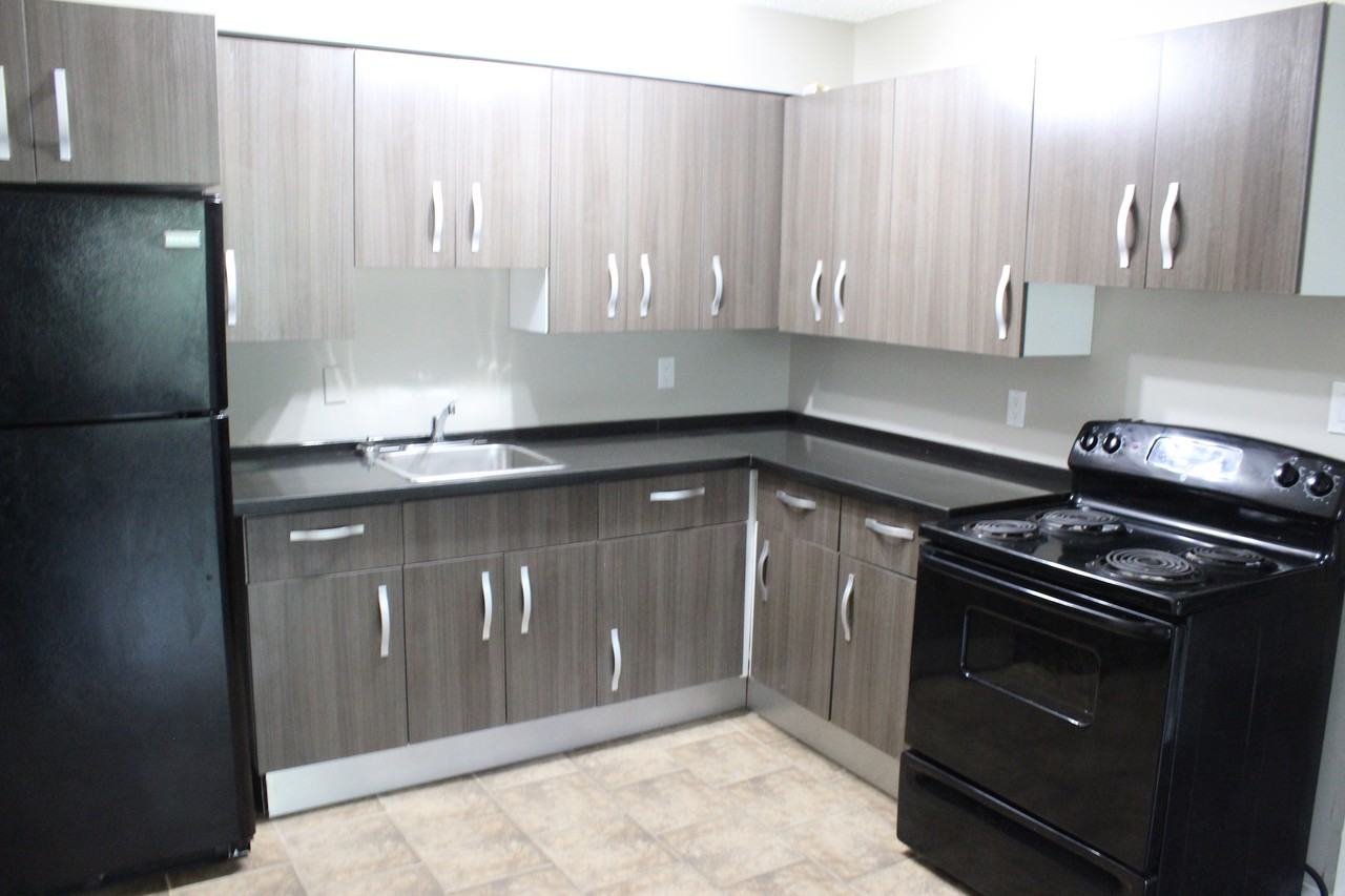 Leo Manor Apartments - Photo 2 of 13