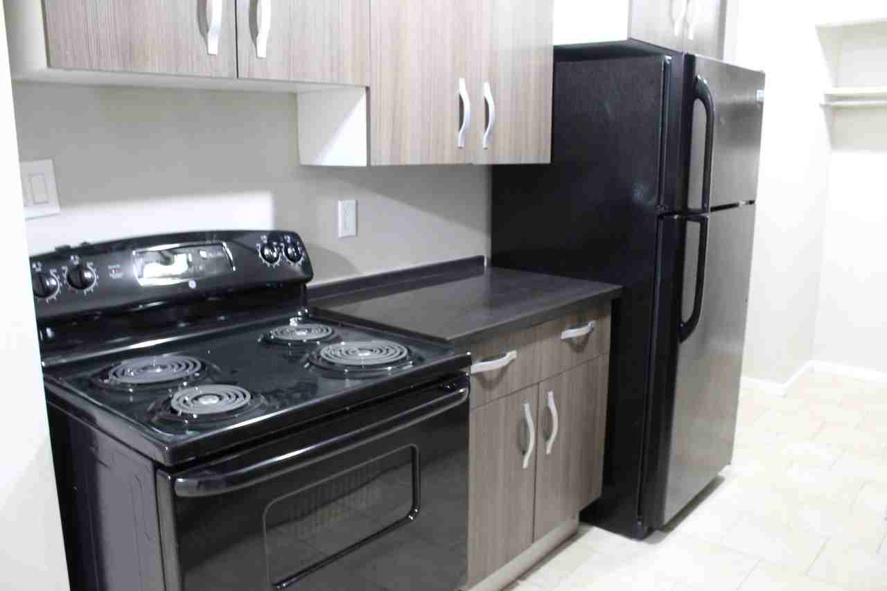 Leo Manor Apartments - Photo 3 of 13