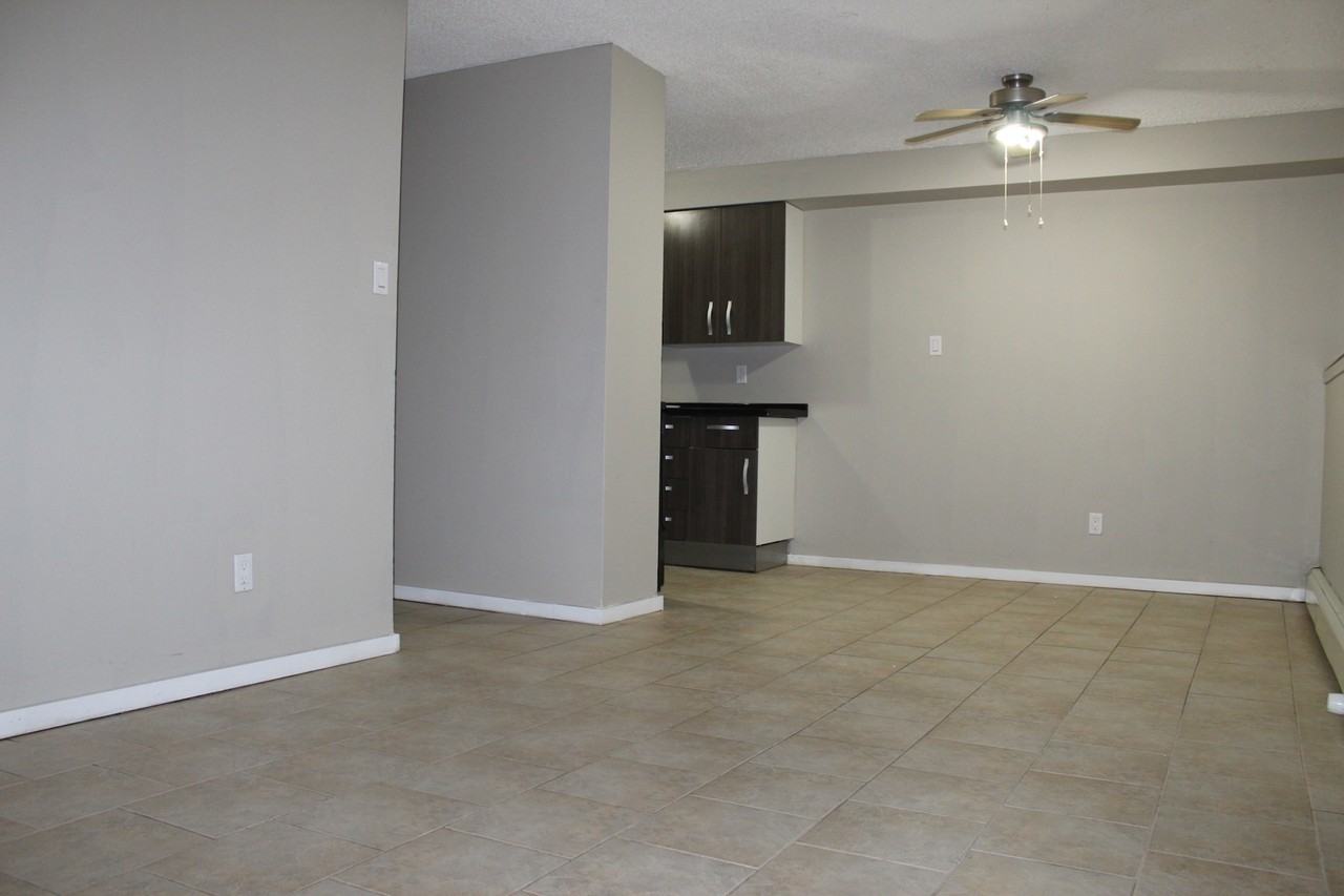 Leo Manor Apartments - Photo 4 of 13