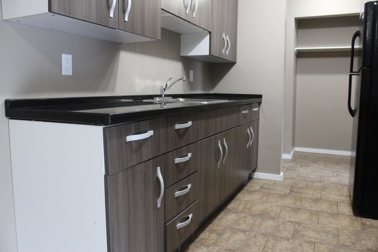 Leo Manor Apartments - Photo 5 of 13