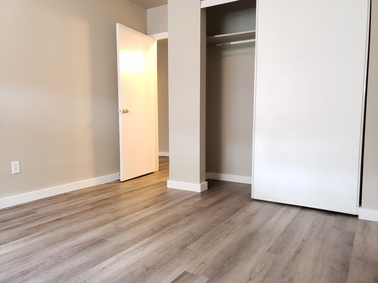 Flores Manor - Photo 5 of 9