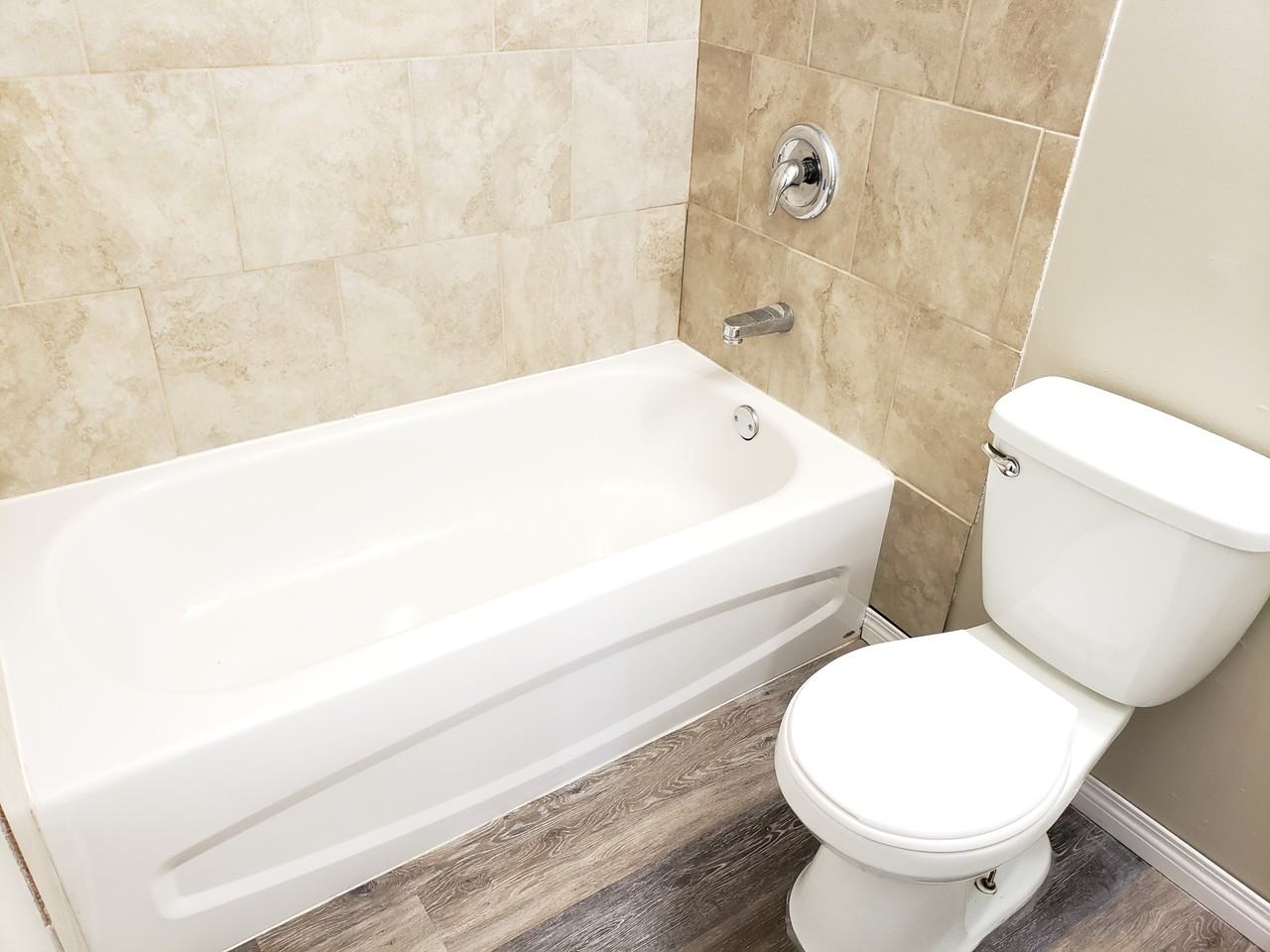 Flores Manor - Photo 7 of 9