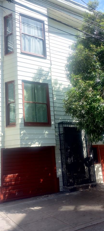 183 Lexington Street - Photo 7 of 10