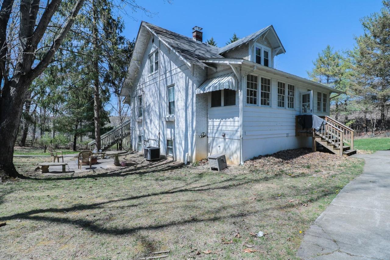 3342 Yellow Sulphur Rd - Photo 3 of 20