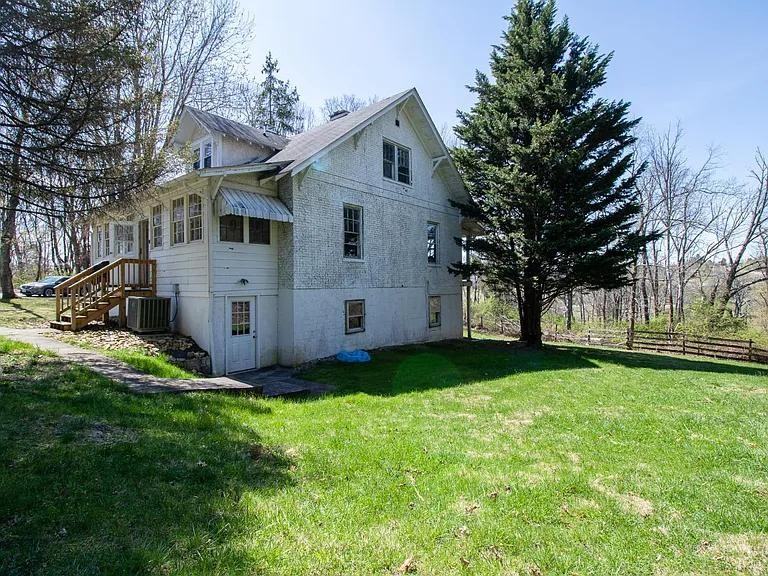 3342 Yellow Sulphur Rd - Photo 4 of 20