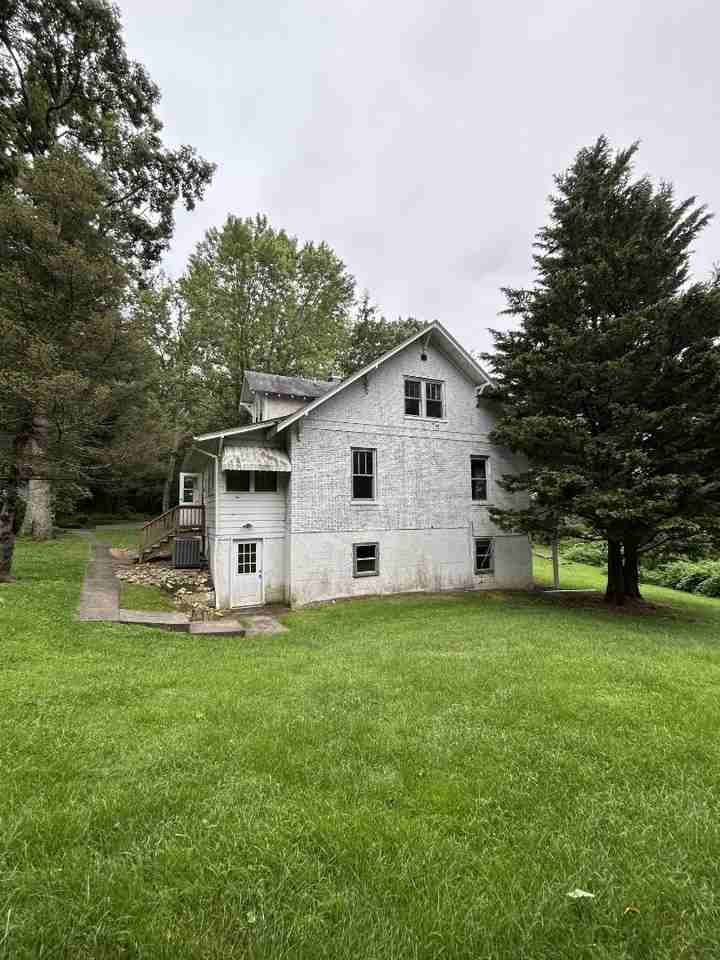 3342 Yellow Sulphur Rd - Photo 6 of 20