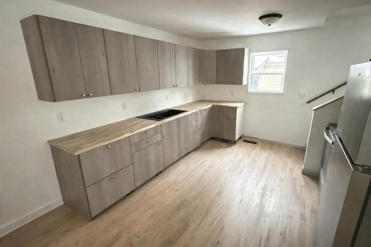 810 4th St - Photo 6 of 9