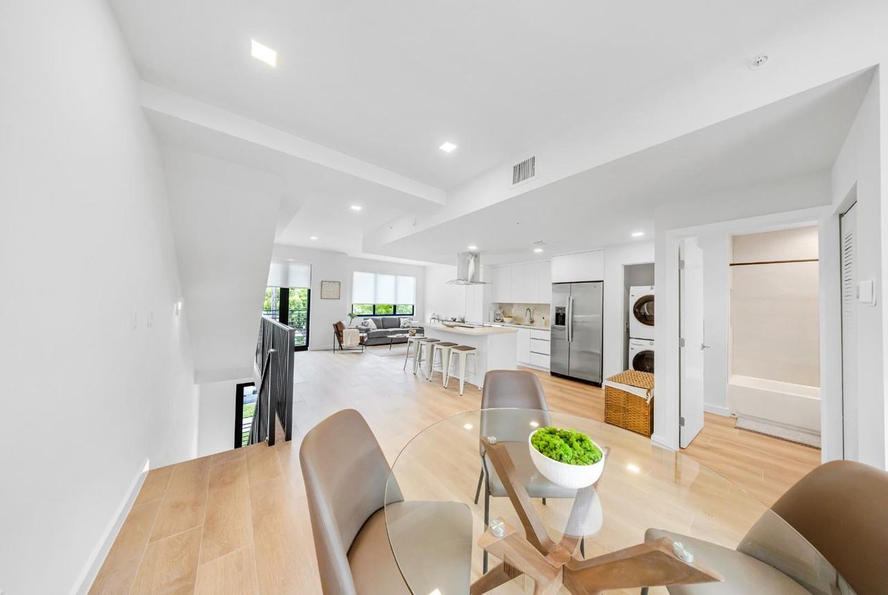 1376 SW 4th St - Photo 5 of 10