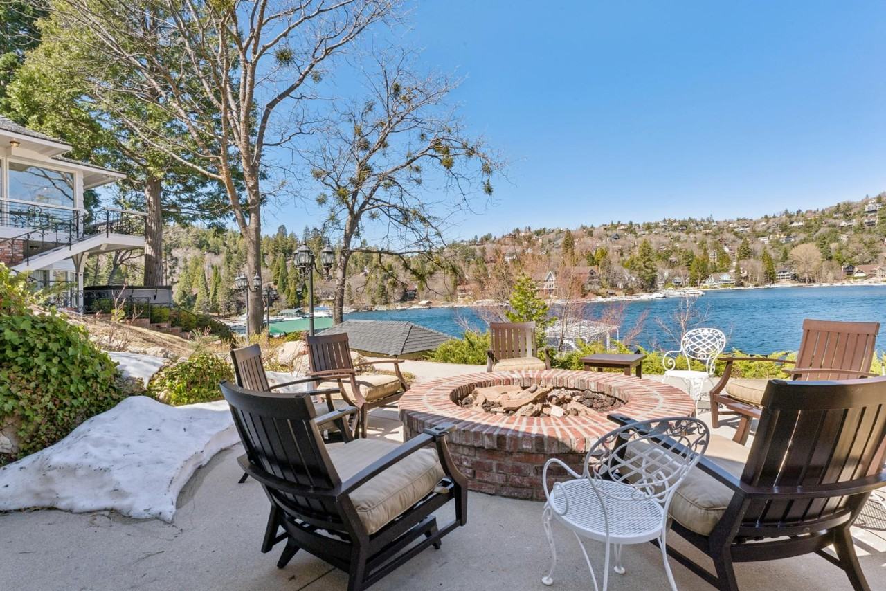 716 Oak Pt - Photo 2 of 11