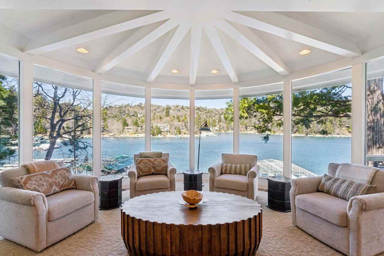 716 Oak Pt - Photo 3 of 11