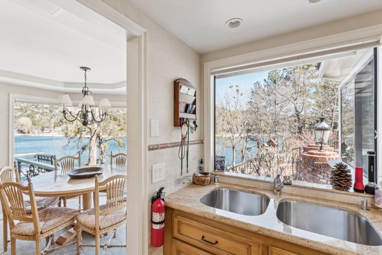 716 Oak Pt - Photo 6 of 11