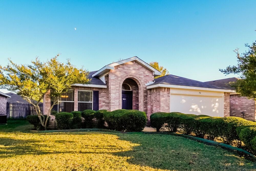 706 Langford Dr - Photo 3 of 16