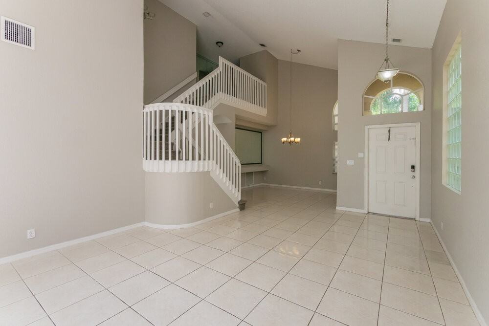 4729 Nw 115th Ave - Photo 5 of 17