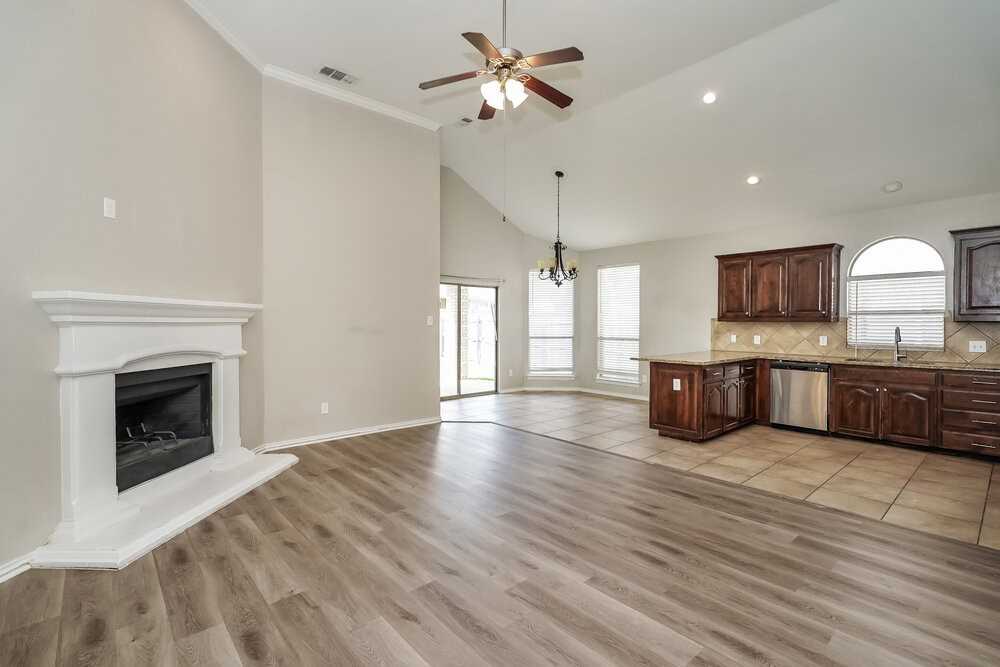 3205 Stonecrop Trl - Photo 4 of 16