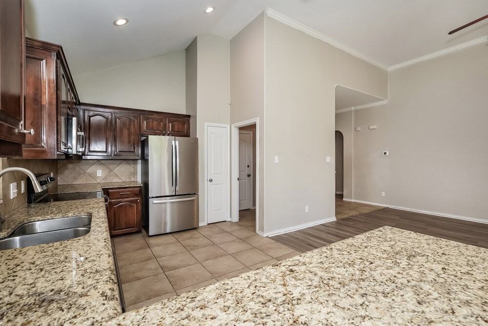 3205 Stonecrop Trl - Photo 7 of 16