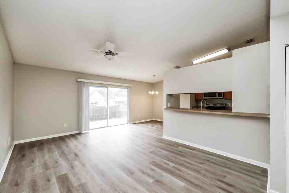 317 Regal Park Dr - Photo 3 of 16