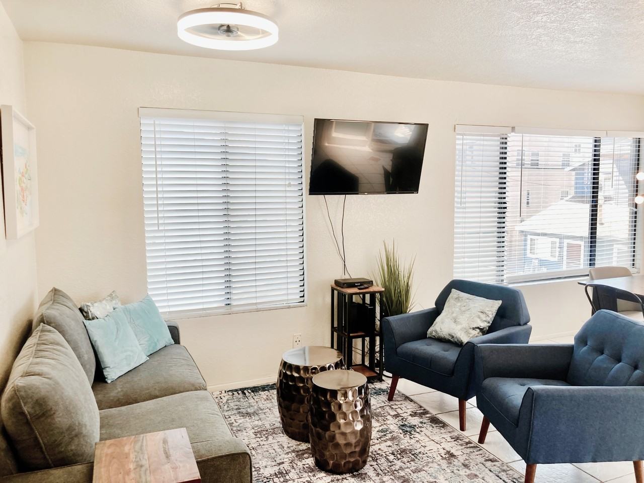 812 Liverpool Ct #1 - Photo 3 of 24