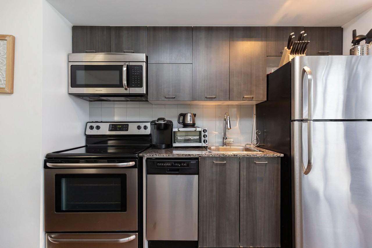 20 Joe Shuster Way - Photo 5 of 16