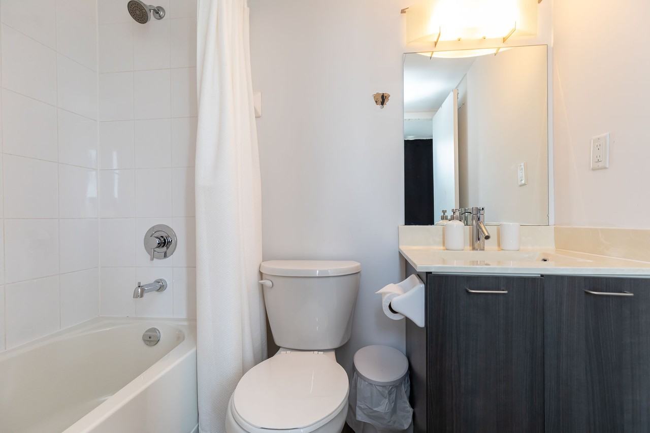 20 Joe Shuster Way - Photo 6 of 16