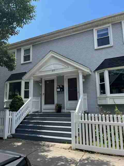 275 Boston Ave #B - Photo 3 of 11