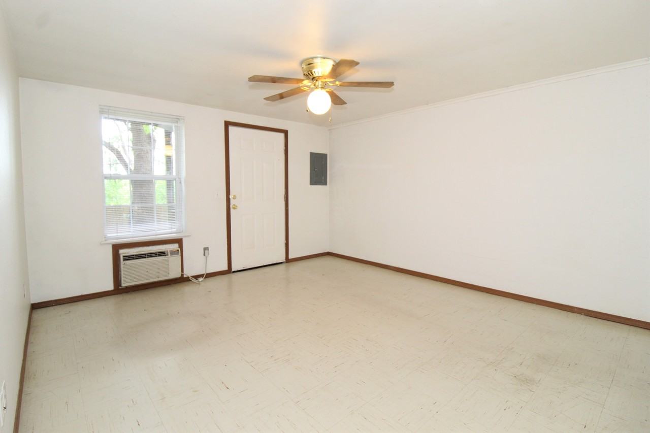 654 W Adams St #654AS - Photo 3 of 8