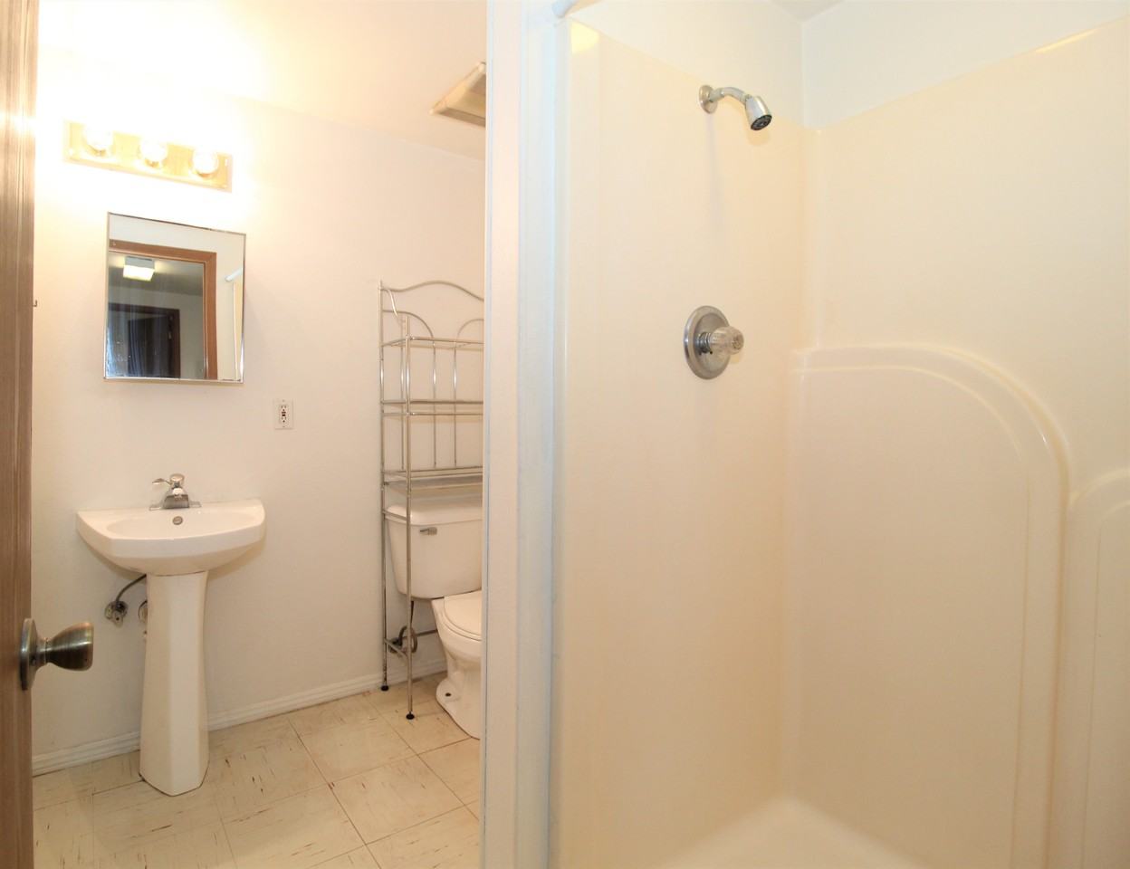 654 W Adams St #654AS - Photo 5 of 8