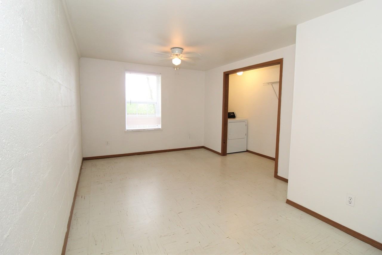 654 W Adams St #654AS - Photo 7 of 8