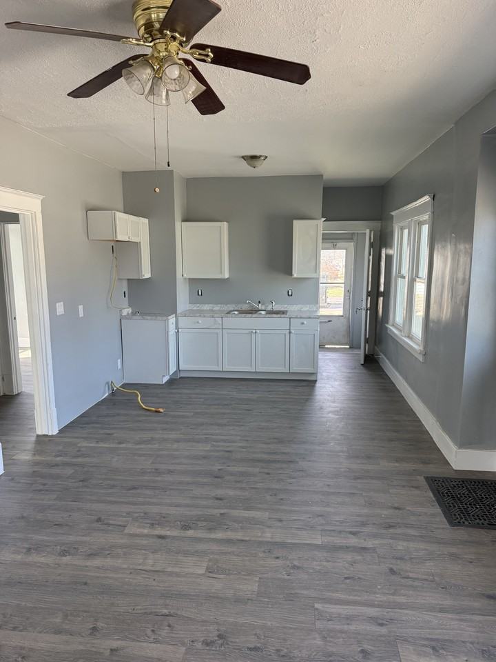 2239 N Sheridan Rd #1 - Photo 3 of 11