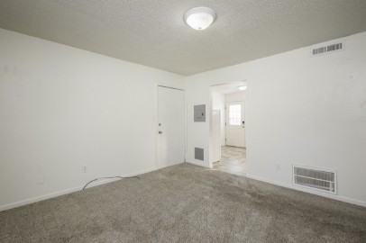 107 W Workman St #C - Photo 4 of 5