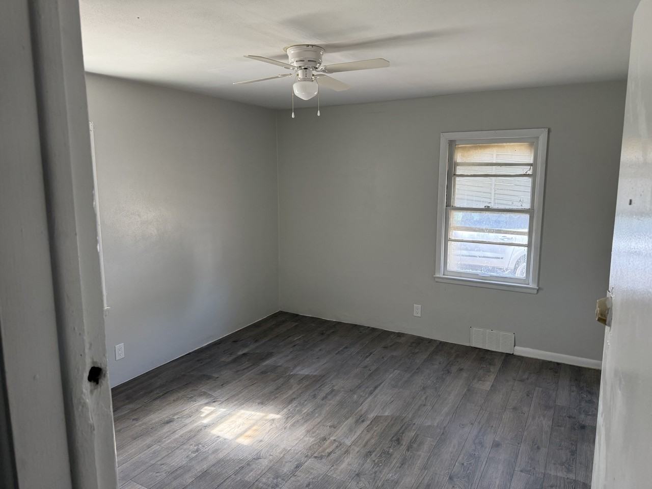 2704 W Garden St #1 - Photo 3 of 9