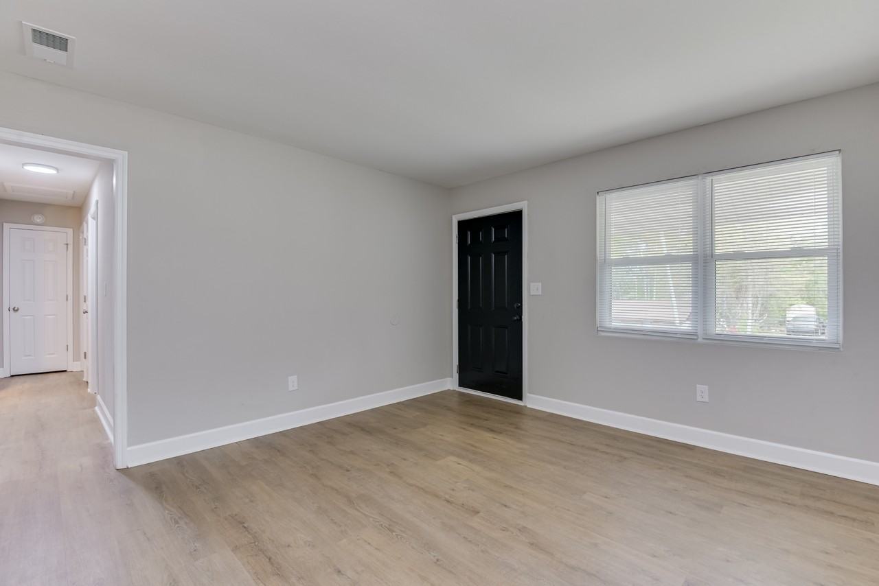 3416 Kensington Dr N #1 - Photo 5 of 29