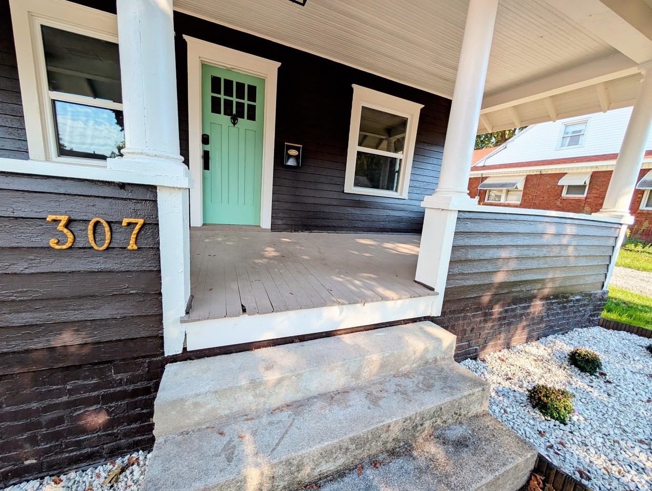 307 5th Ave E #1 - Photo 3 of 17