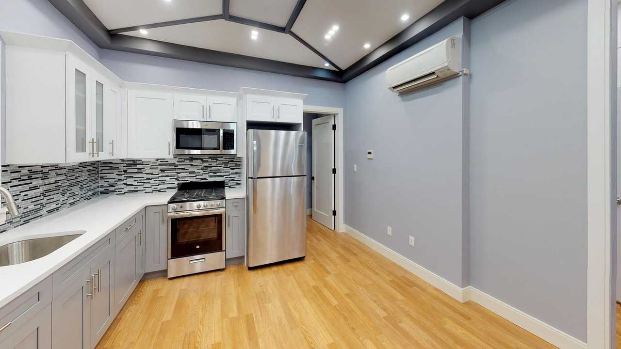 Updated Bushwick apartment near the L, M, and J lines - Photo 5 of 17