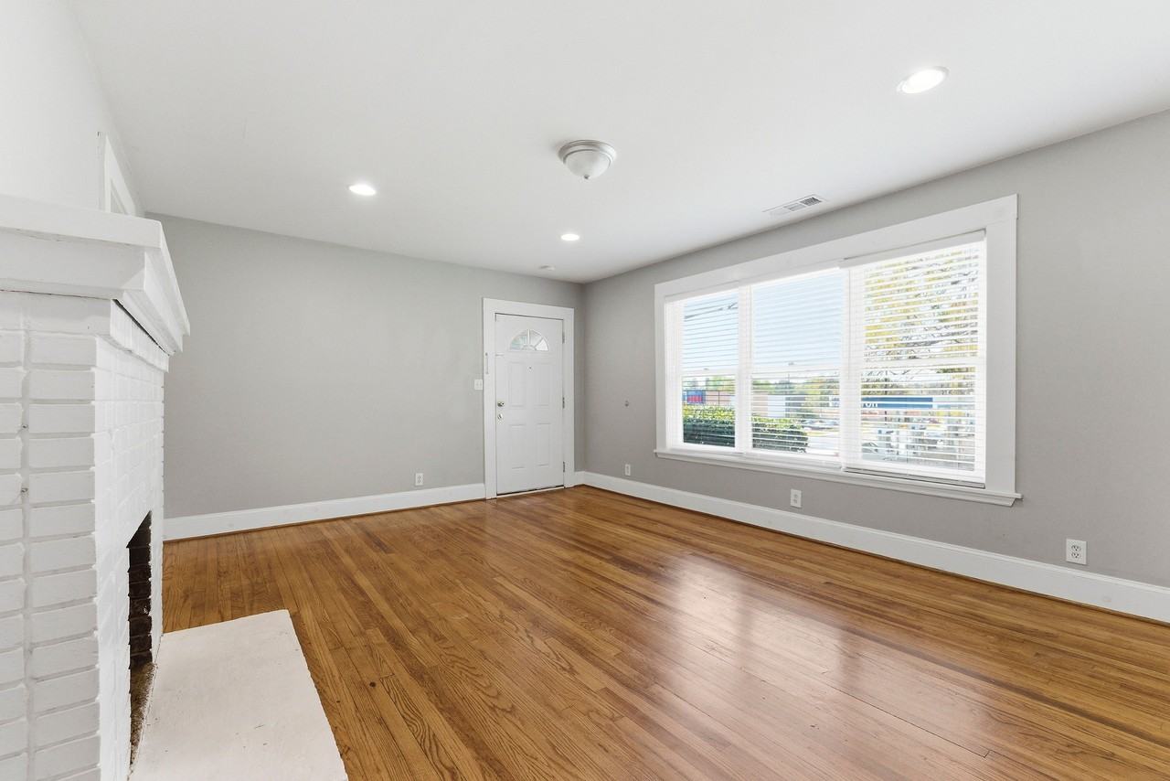 202 Warren St Se #1 - Photo 4 of 18